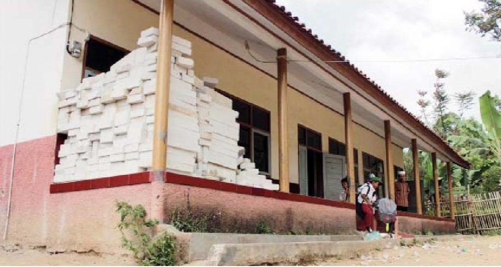 Bangunan sekolah SDIT Miftahu Ulum yang hanya terdiri dari 2 ruang kelas saja